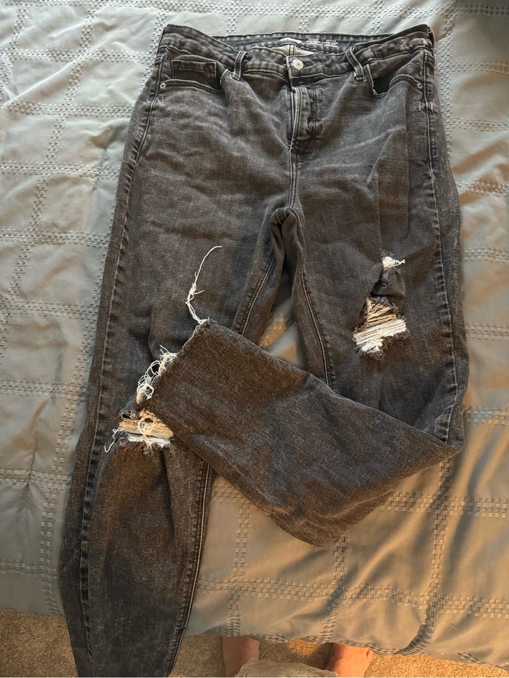 Old Navy Women's Black Distressed Skinny Jeans